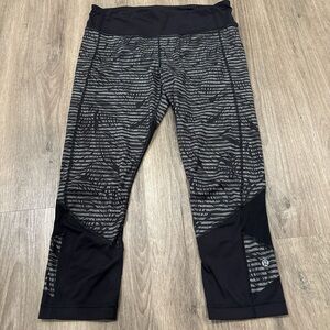 Stylish Lululemon Print Capri Leggings